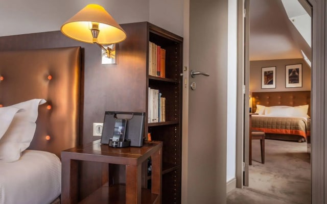Le 12 Hotel