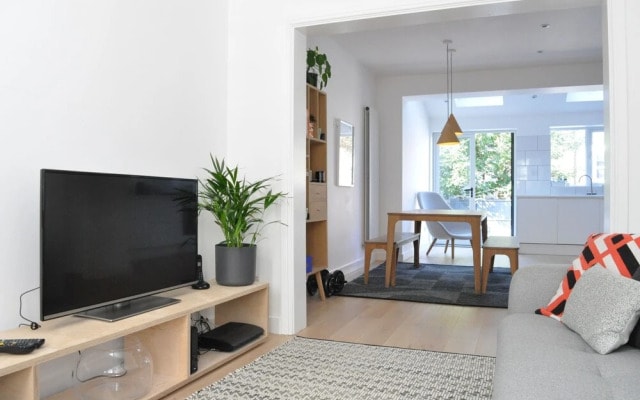 Fantastic 2 Bedroom 2 Storey House in Tooting