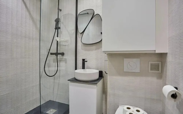Charming Apartment Center of Paris Montmartre