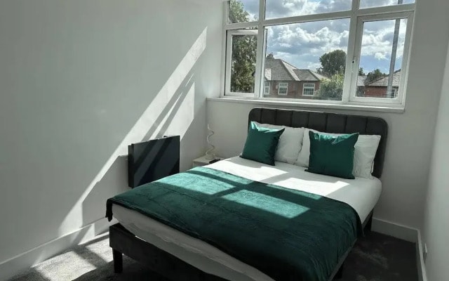 6 Guests/free Parking/old Trafford/20min City