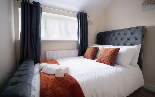 3-bed House - Sleeps 7, Parking & Views