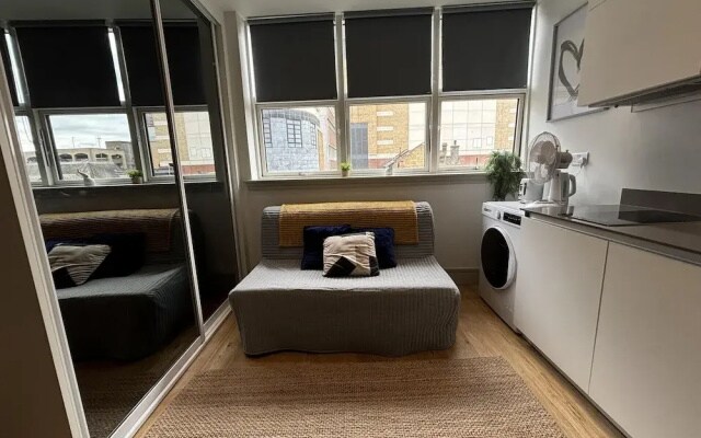 Sleeps 2 Studio -central Croydon London -wifi & Tv