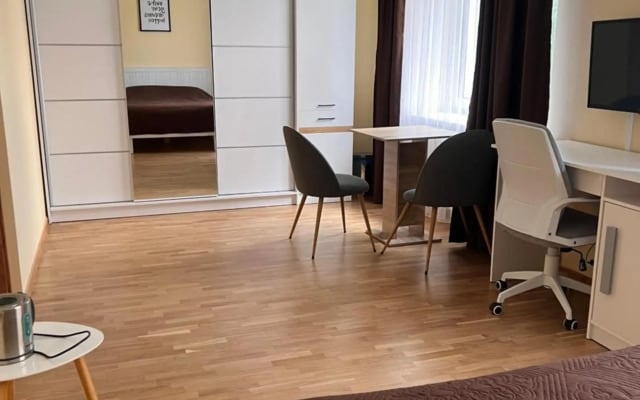 Private room, private bathroom, private entrance in private house
