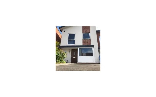 6 Aldridge Road
