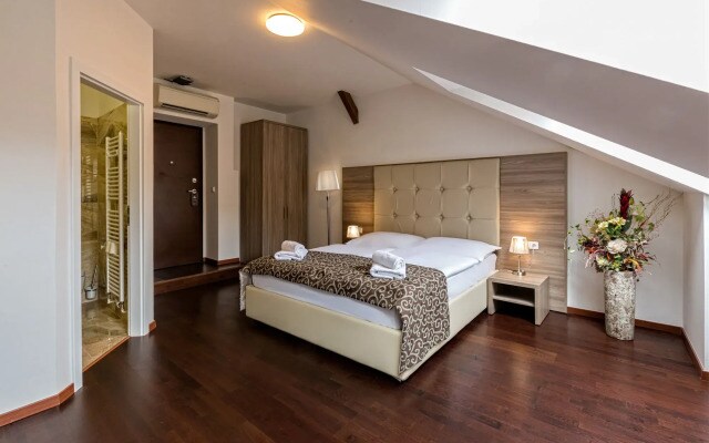 Old Town Residence by Little King