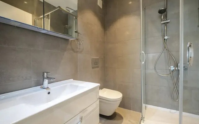 Chic Flat Near Public Transportation in Goztepe