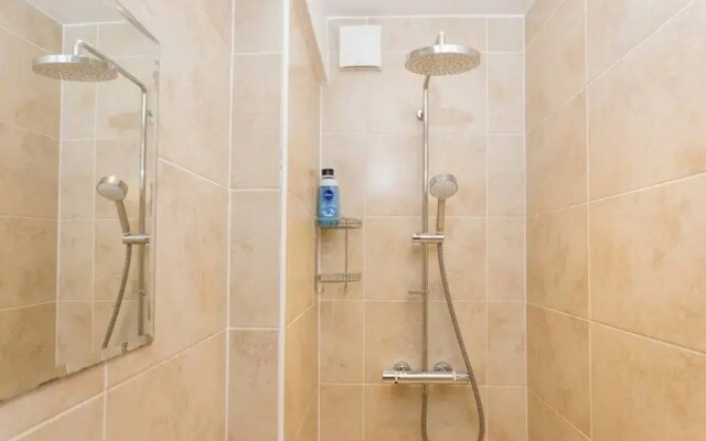 Spacious 2 Bed Flat by Hyde Park
