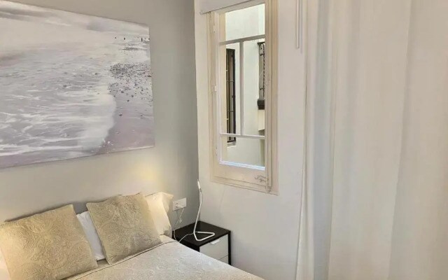 2 Bdr Eixample Apartment