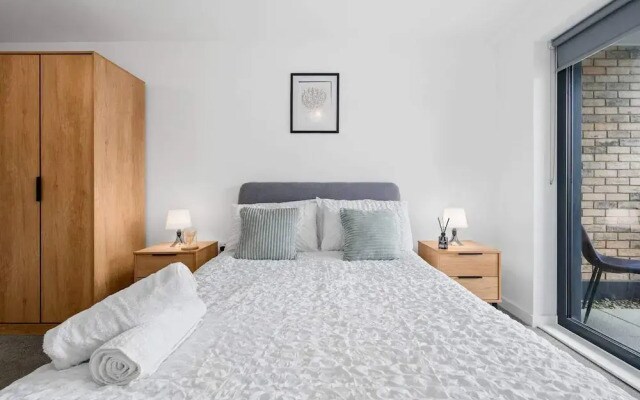 Manchester - Apartment - Sleeps 5 - Parking