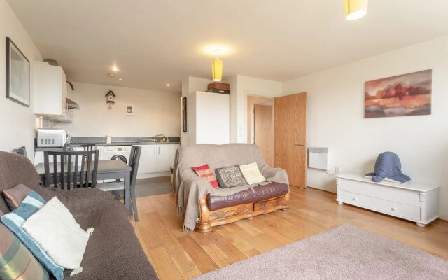 Cosy 2 Bedroom Flat Next To Quiet Park
