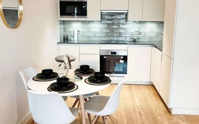 Stylish 2-bedroom Flat Haven