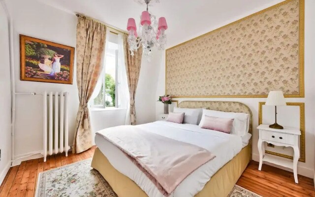 Noble Luxury Residence in the Heart of Paris