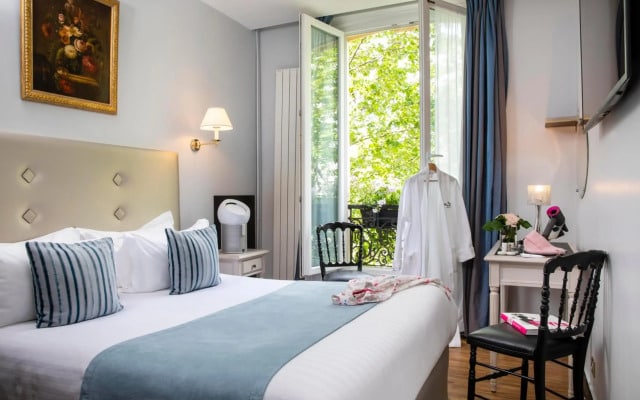 Hotel Plaza Elysées
