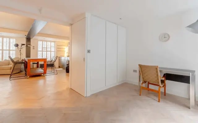 Sleek & Stylish 2BD Flat - Warren Street