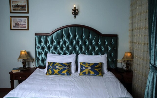 Tashkonak Studio Suites