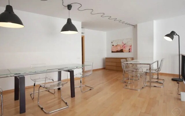 Large Guell Apartment
