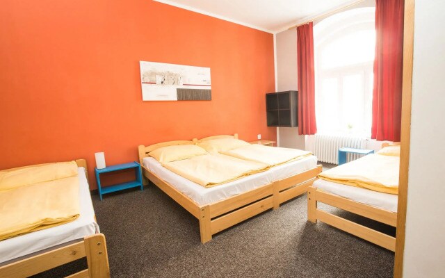 Hostel Advantage
