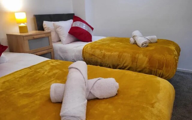 Luxury River View 2-bed Apt, Wifi, Garden, River