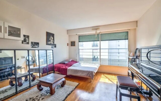 Nice 2 Room Apartment in Paris