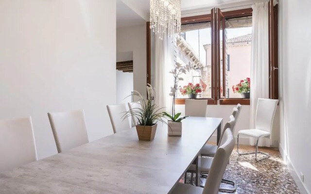 Casanova Deluxe Apartment by Wonderful Italy