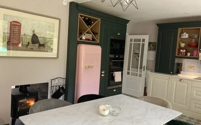Stunning 2 Bed Bungalow in Liverpool Leafy Suburb