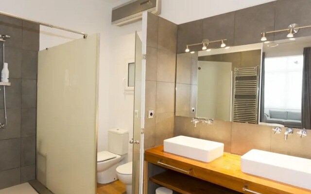 Apartamento de Tres Habitaciones con Terraza 21B