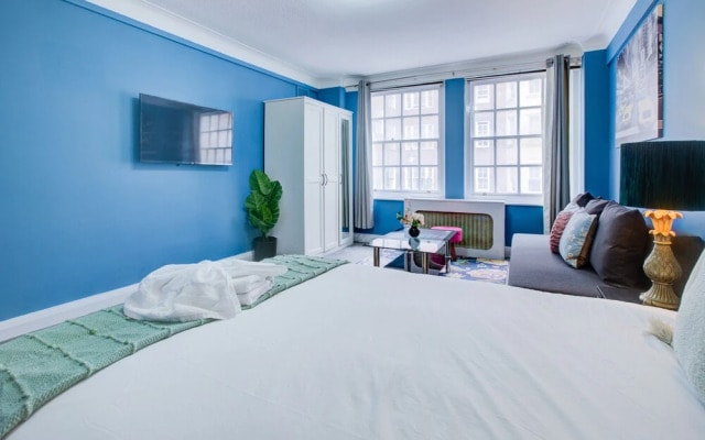 Family Studio for 4-3-2-1 Persons Central London