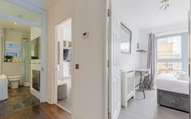 Bright 2 Bedroom Flat in Lambeth With Balcony