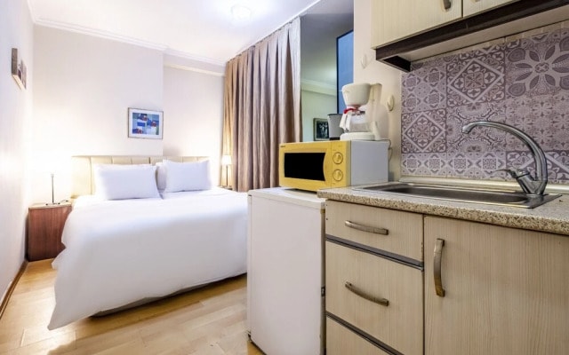 Studio Flat Near Public Transportation in Sisli