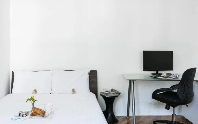 Cosy, Modern Chelsea Studio