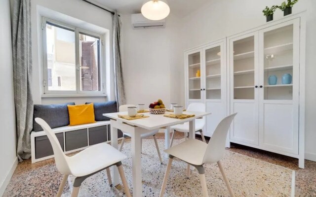 Large and Bright Flat in Prati /up to 9 Guests
