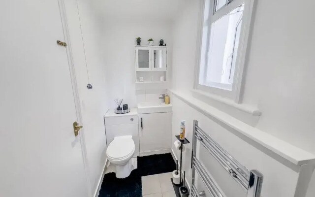Apartment-sleeps6-parking-internet
