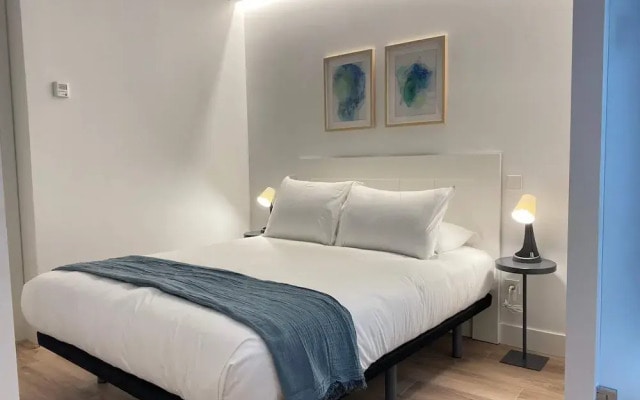 w Majestic 2BR at Palacio Real