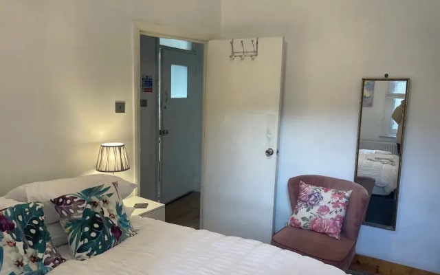 1 Bed Victorian Flat Sleeps 4 - Garden & Patio