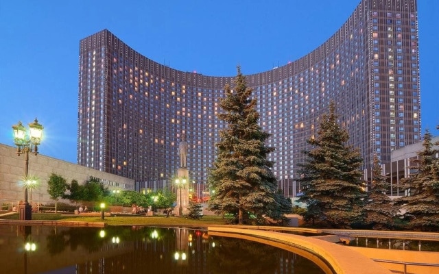 Космос Клуб 4*