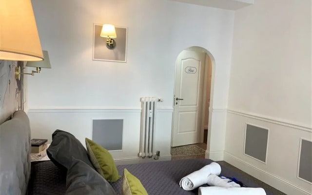 Capital Rooms
