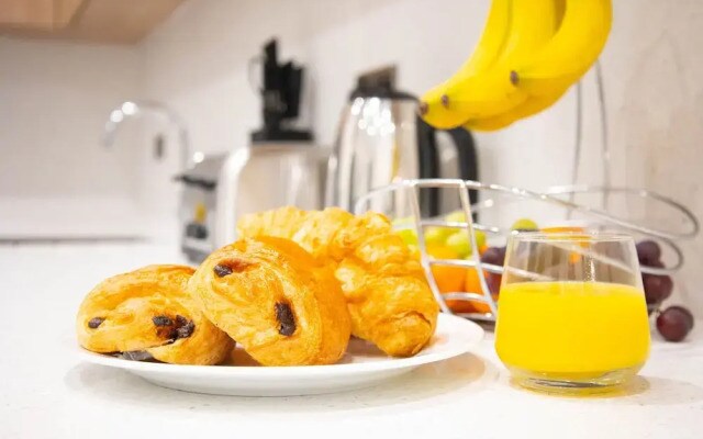 Premium 1 Bed Serviced Apartment in Greater London