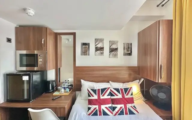 205 Earls Court