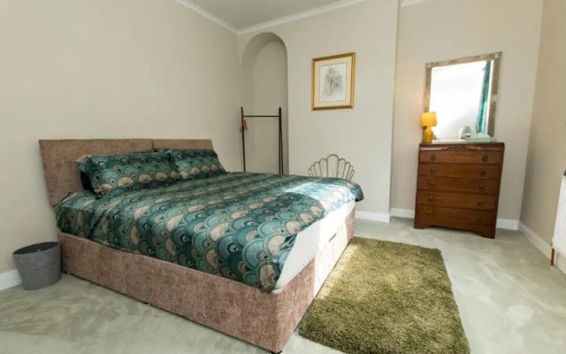 Captivating 2-bed House in Chesterfield