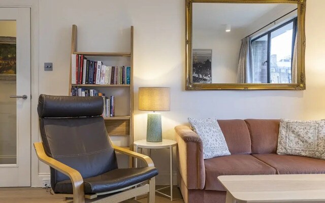Modern 2BR flat minutes from Kensington Gardens