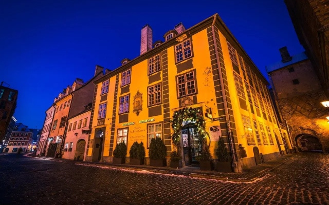 hotelImage