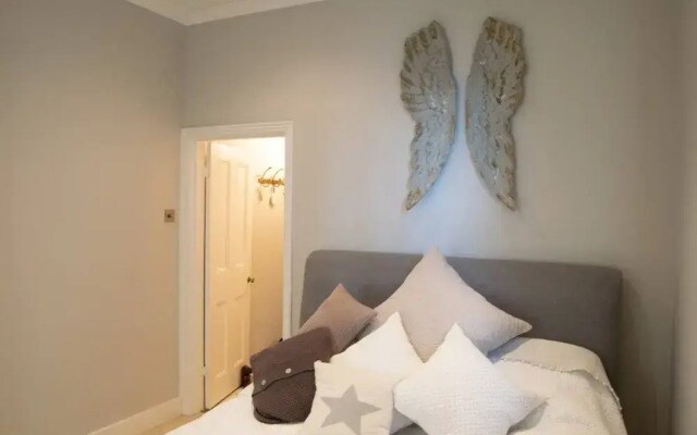 Stunning First Floor Flat In Excellent Location