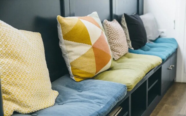 Beautiful Belleville Hostel & Hotel
