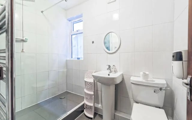 Stunning Riverside 1-bed Apartment in North London