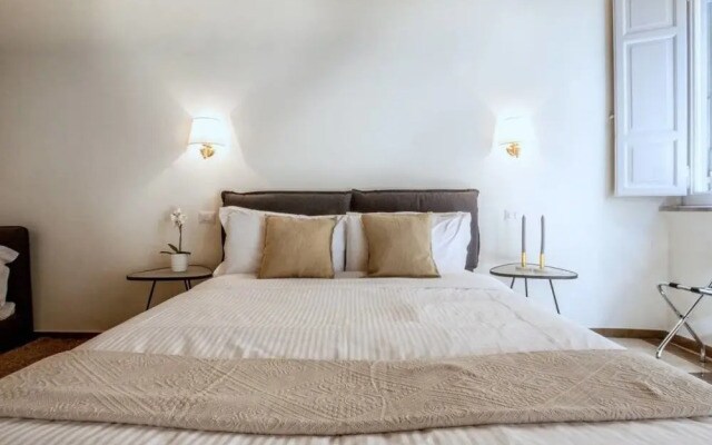 Azalea-lovely Flat in top Location/trevi'sfountain