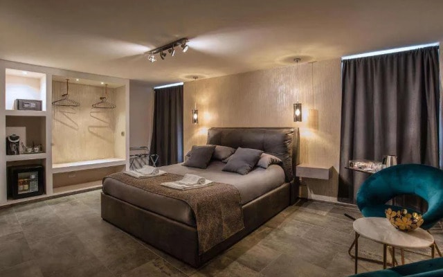 Black And White Suite