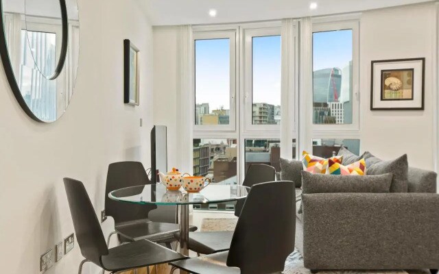 Aldgate Apartment By Mysquare
