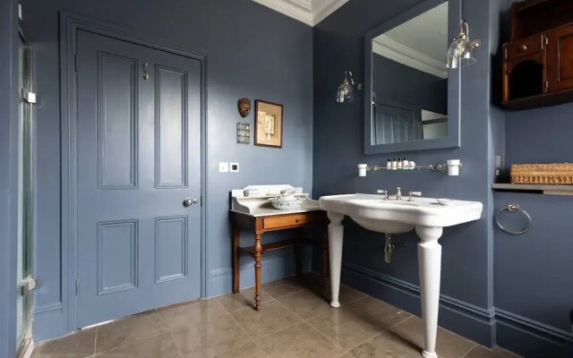 Caithness Road VI by Onefinestay