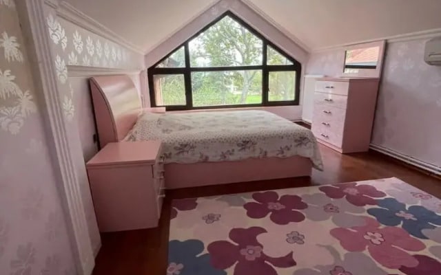Serene Luxury Villa with Private Pool in Yalova