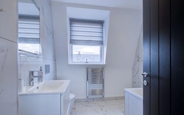 Contemporary 3-bed Apartment in Fulham, London